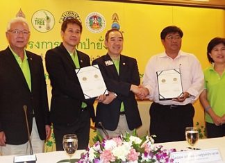 Lions Club International President (2011-12) Dr. Wing Kun-Tam (centre), accompanied by Past Lions Clubs International President Kajit Habanananda (left) were in Pattaya recently to witness the signing of a Memorandum of Understanding (MOU) between Lions District 310C headed by District Governor Banchong Bunthoonprayuk (2nd left) and Kittisak Sripadpha (2nd right), chief of Khao Khiao-Khao Chom Phu Wildlife Sanctuary for their joint ‘I planted a tree’ project to commemorate the 7th cycle of HM the King’s birthday. The project’s mission is to plant more than one million trees within 5 years. At right is Lion Siphawan Siripichaipornhom, District 310C secretary.